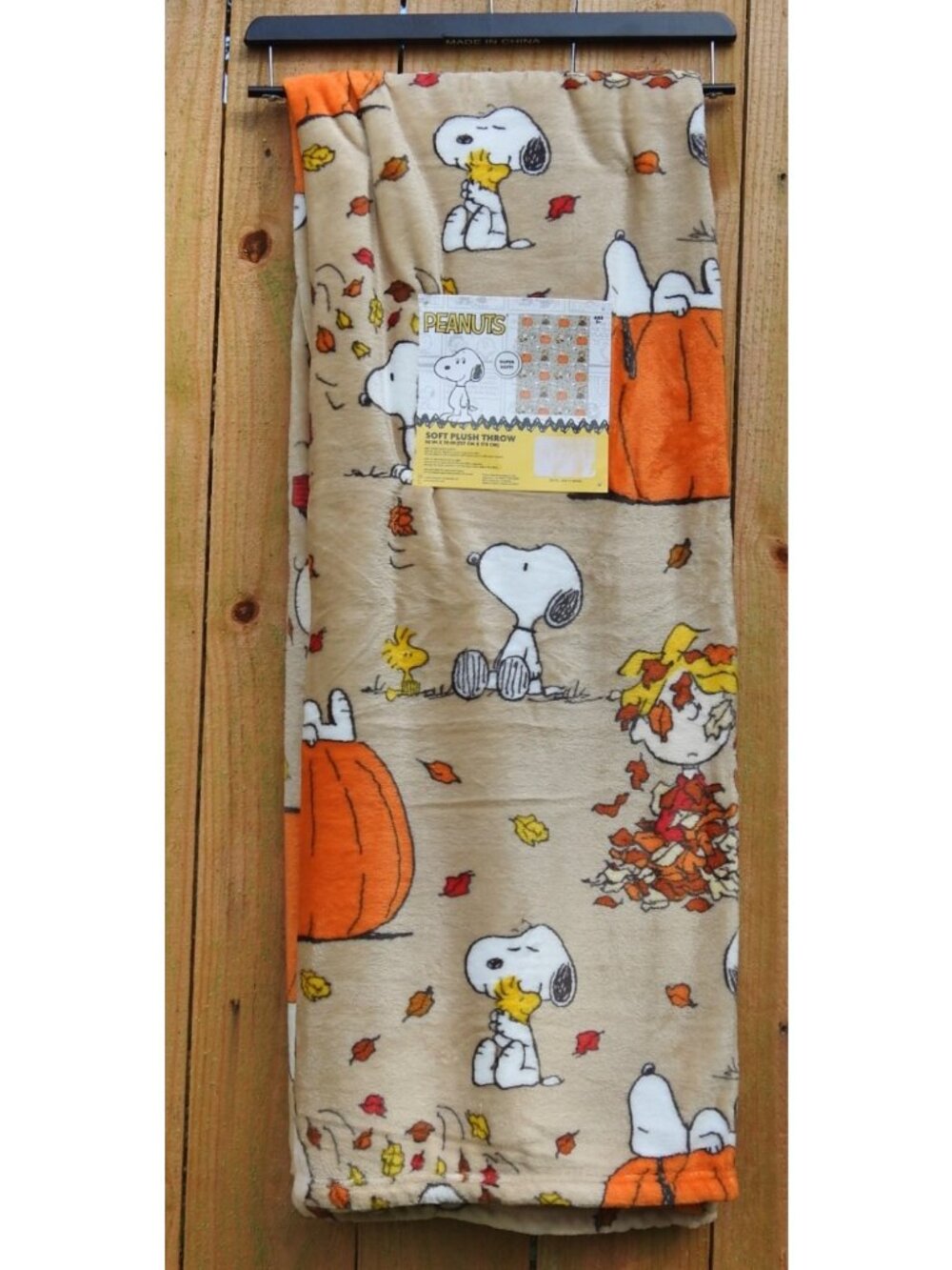 Peanuts Snoopy Fall Soft Plush Throw Blanket 50 X 70" Autumn Leaves Pumpkins Tan